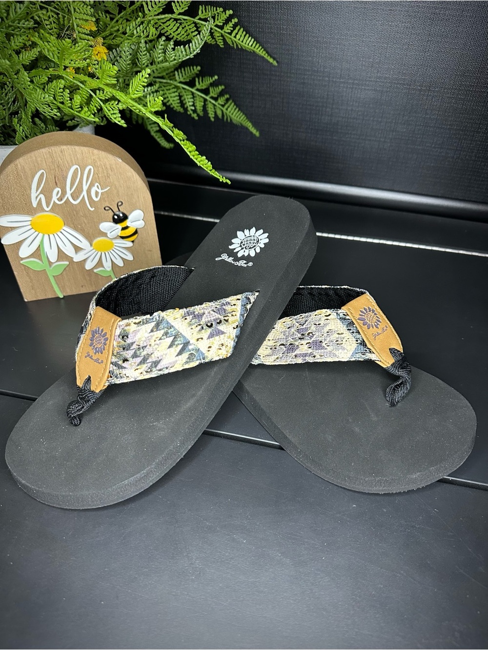 Yellow Box Kaden Grey Flip Flop Sandals size 8.5 women's - Picture 7 of 8